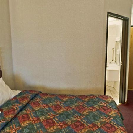 Americas Best Value Inn Waukegan Exteriör bild